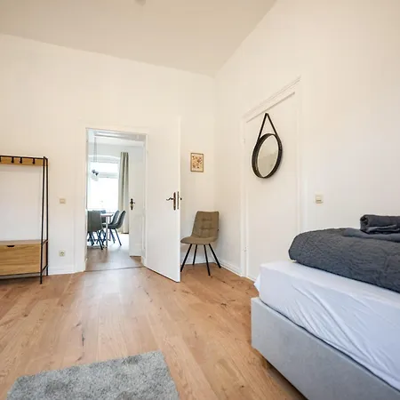 Apartment Suedstadt-oase 2 Komfort Mit 2 Sz Und Balkon *